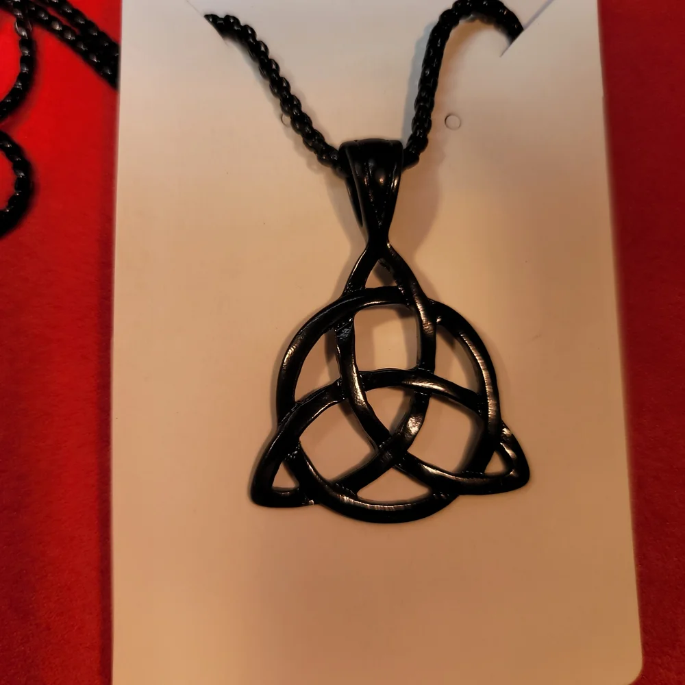 0508. Black ~ Celtic Knot ~ Pendant and 22